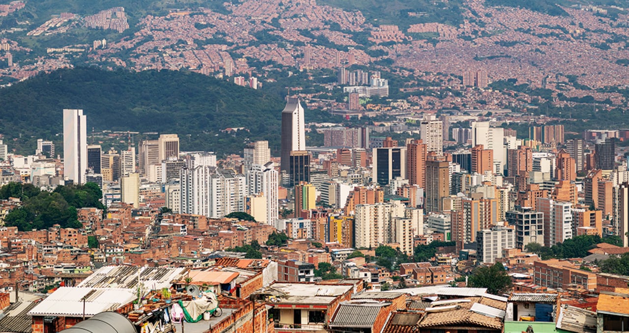 El leve crecimiento de los homicidios en Medellín está ligado con la guerra interna que sacude a esta sanguinaria banda criminal. Varios de los antiguos alfiles de alias Douglas quieren ahora tomar el poder.