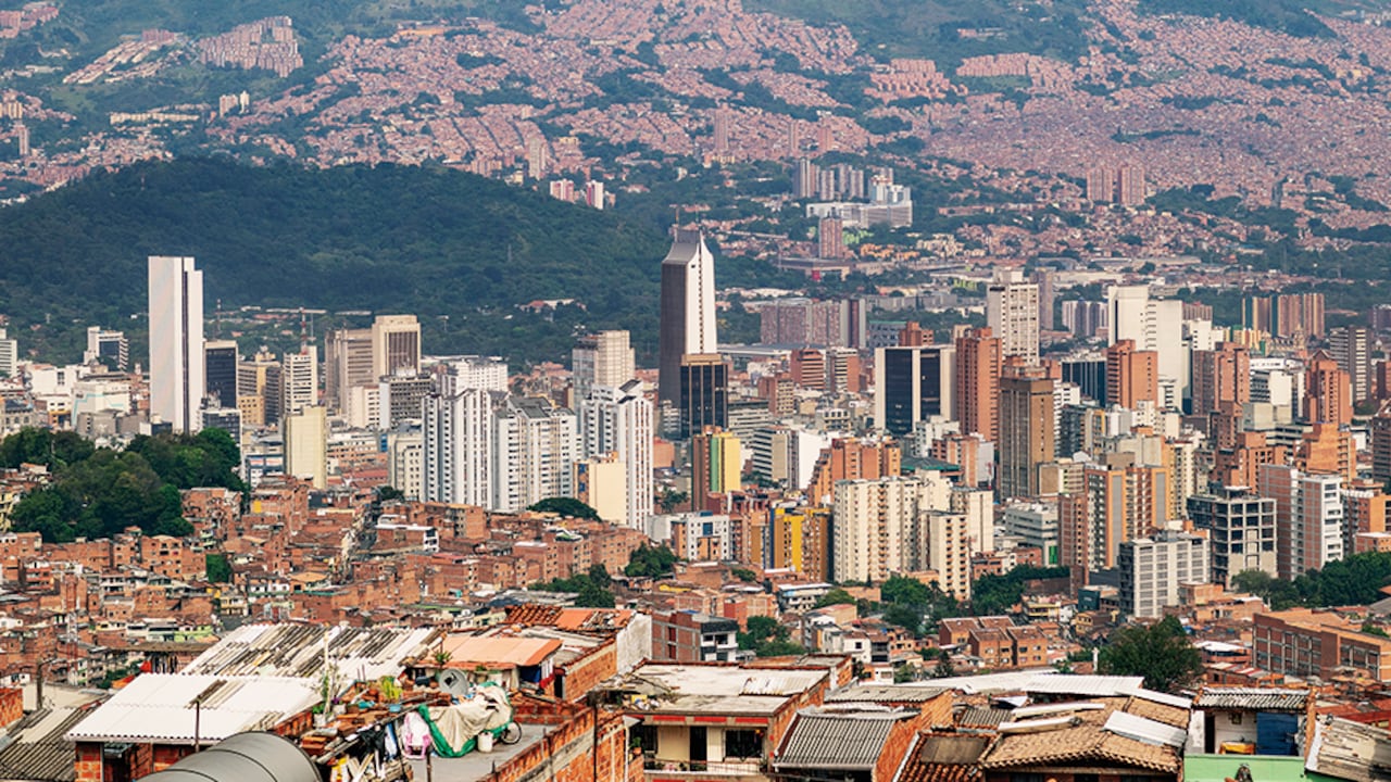 El leve crecimiento de los homicidios en Medellín está ligado con la guerra interna que sacude a esta sanguinaria banda criminal. Varios de los antiguos alfiles de alias Douglas quieren ahora tomar el poder.