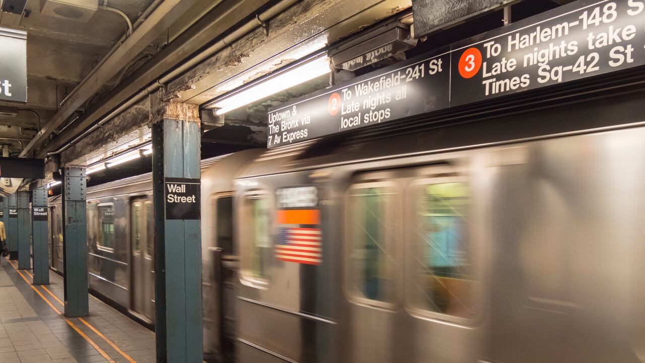 La mujer fue trasladada a un centro médico cercano.