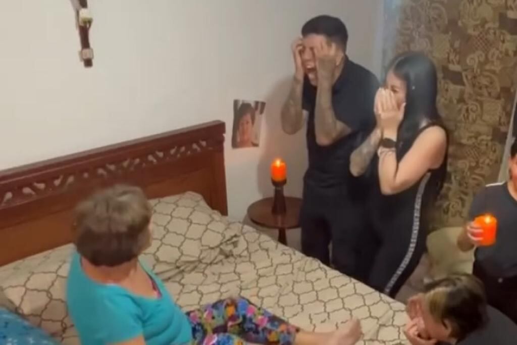 Broma pesada a señora de la tercera edad