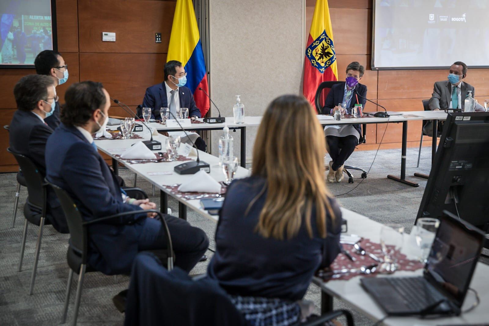 El equipo de la farmacéutica china, acompañado por la Secretaría de Salud de Bogotá, visitará dos empresas farmacéuticas para revisar si se ajustan a las necesidades de producción de las vacunas.