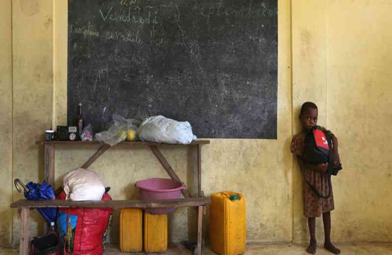 Los niños se refugian en los colegios de Haití para recibir la ayuda del Programa Mundial de Alimentos luego del paso del huracán Matthew.