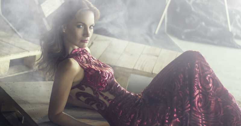 Vestidos de noche Giovanna Maroso. Maquillaje: Edwin Beltrán. Fotografía: Camilo Espitia ©