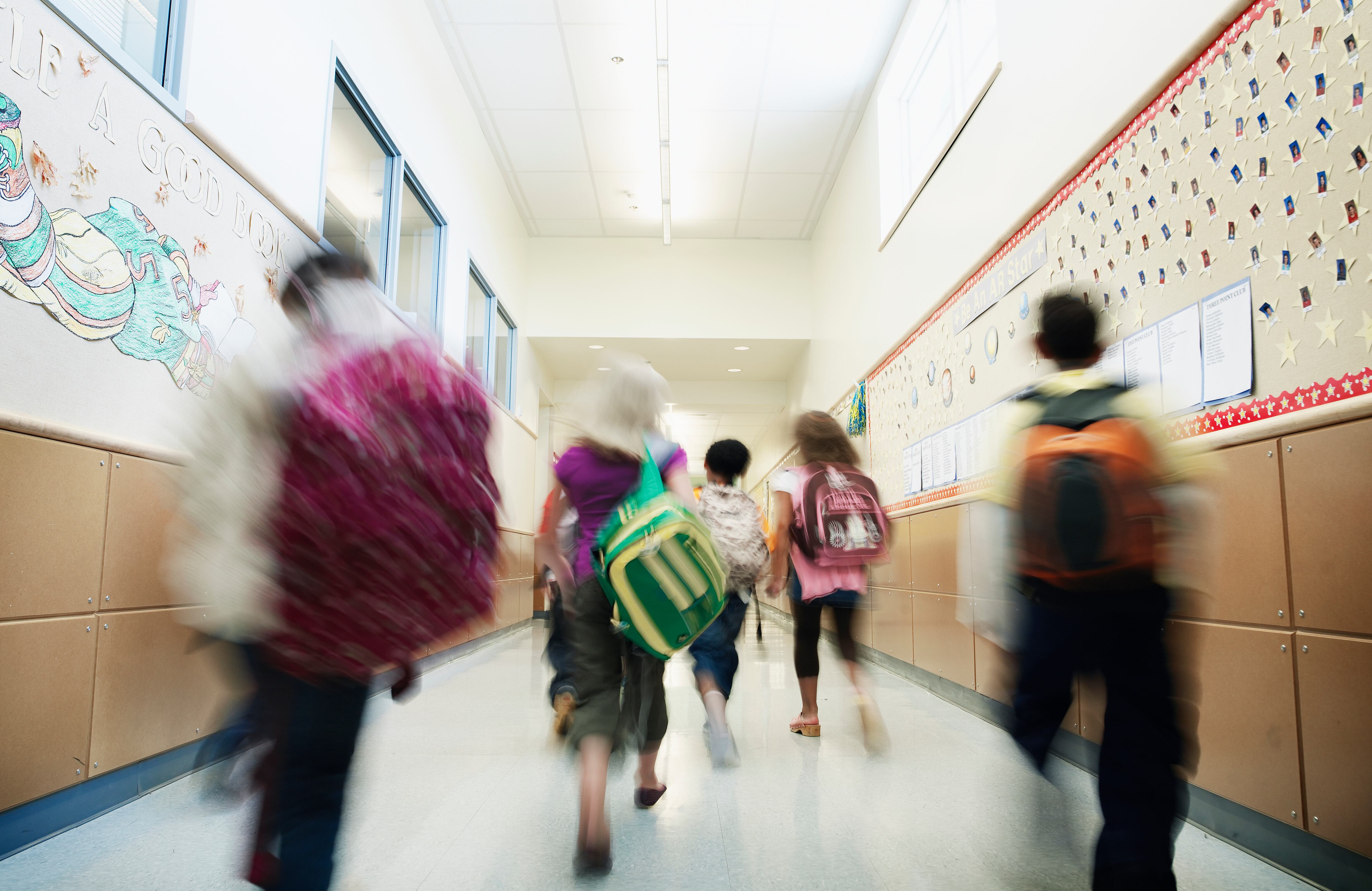 Desplome histórico de estudiantes inmigrantes tras el endurecimiento de las políticas migratorias.