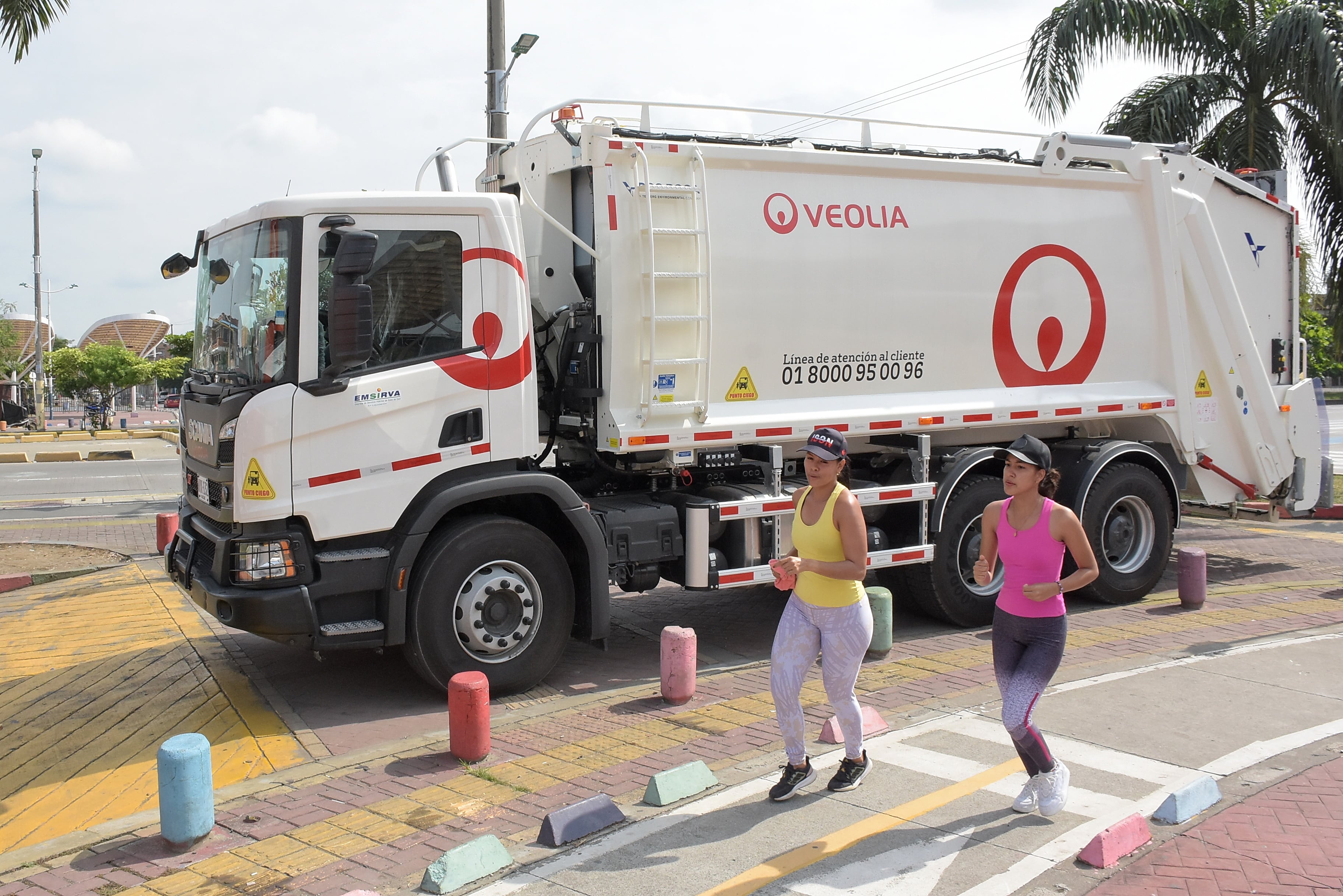 Empresa VEOLIA Entregó 6 Vehículos a la Alcaldía.