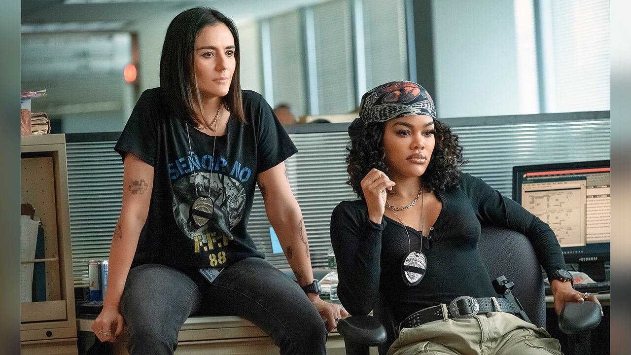 Junto con la reciente ganadora del Globo de Oro, Teyana Taylor, Catalina sostiene diálogos intensos. La actriz comparte que los policías que vivieron el hecho acompañaron y sumaron al rodaje.