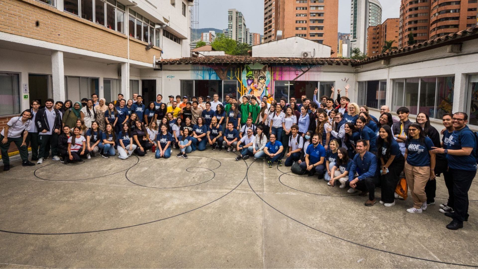 “El Medellín Challenge es un espacio donde los jóvenes no solo aprenden contenidos, sino que actúan como líderes capaces de proponer y transformar, desarrollando competencias clave como empatía, pensamiento crítico, creatividad, innovación y trabajo colaborativo”, enfatiza Figueroa.