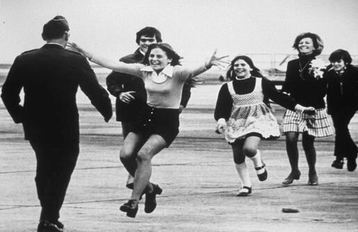 Burst of joy (explosión de alegría) es la foto que simbolizó el fin de la Guerra de Vietnam. (Foto de Slava Veder).