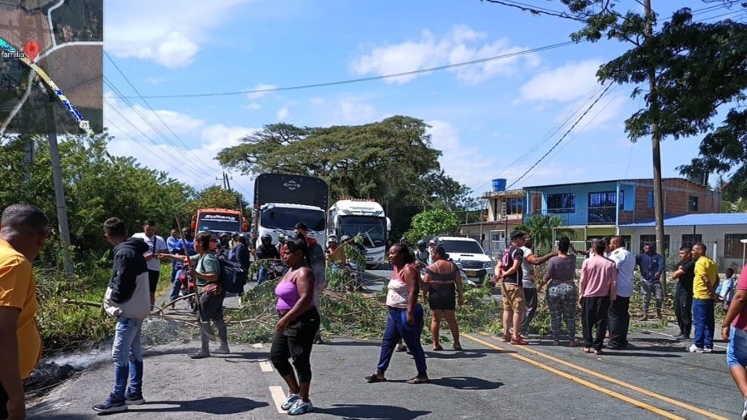Bloqueo en Cabuyal por falta de gas en urbanización privada paraliza vía entre Candelaria y Puerto Tejada.