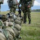 Uno de los artefactos explosivos habría caído cerca al casino de oficiales en donde habría quedado herido, sin gravedad, un oficial del Ejército.