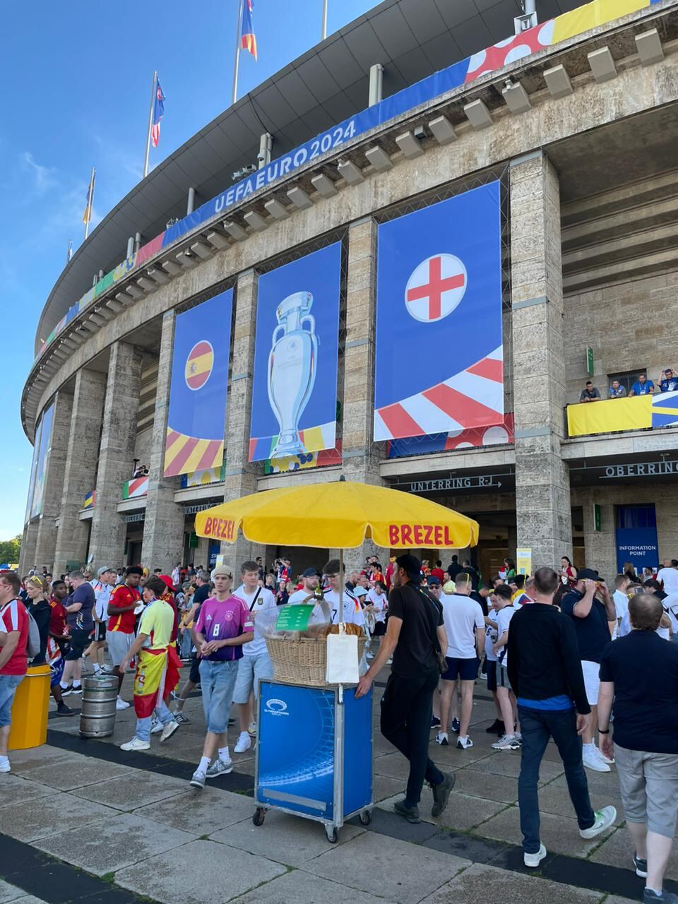 Afueras del estadio Estadio Olímpico de Berlín, a pocas horas de la final de la Eurocopa 2024 entre España e Inglaterra.
