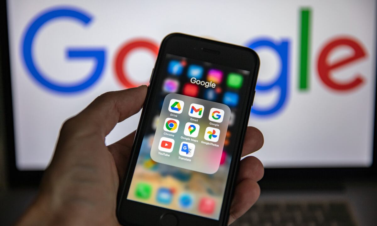 TURKEY - 2022/09/15: In this photo illustration, Google Apps seen displayed on a smartphone. The EU General Court affirms the Commission's decision that Google has imposed unlawful restrictions on Android device manufacturers and mobile network operators to consolidate the dominance of the search engine. The European Union (EU) court upheld a 4 billion euro fine for Google. (Photo Illustration by Getty Images/Onur Dogman/SOPA Images/LightRocket)