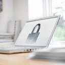 Imagen de candado en la pantalla del portátil