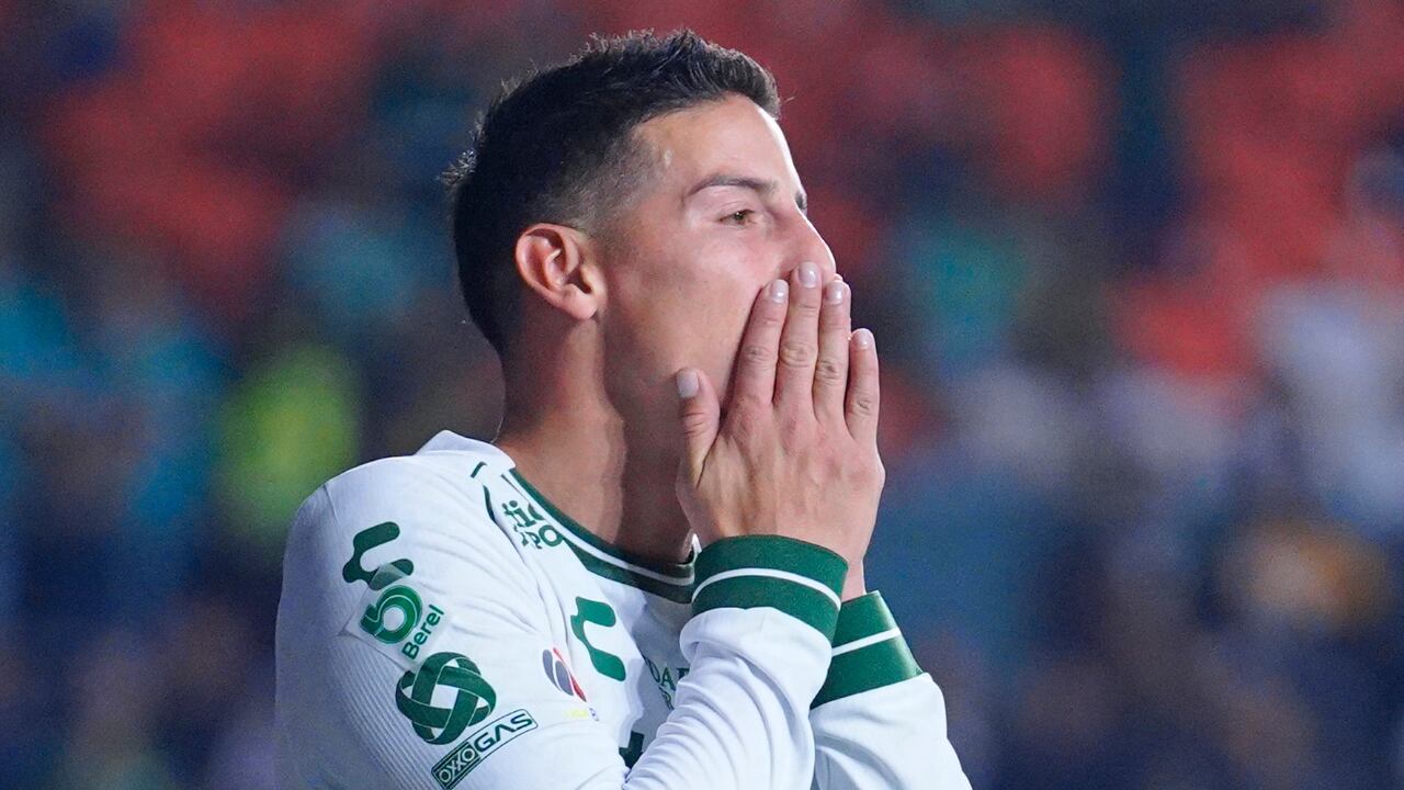 James Rodríguez se lamenta por acción en partido con Club León