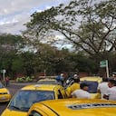 Hay varios puntos de bloqueo en toda la ciudad y están permitiendo el paso cada 40 minutos.