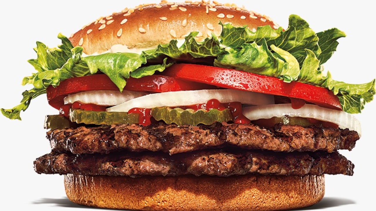 Las hamburguesas son el mayor producto de la franquicia.