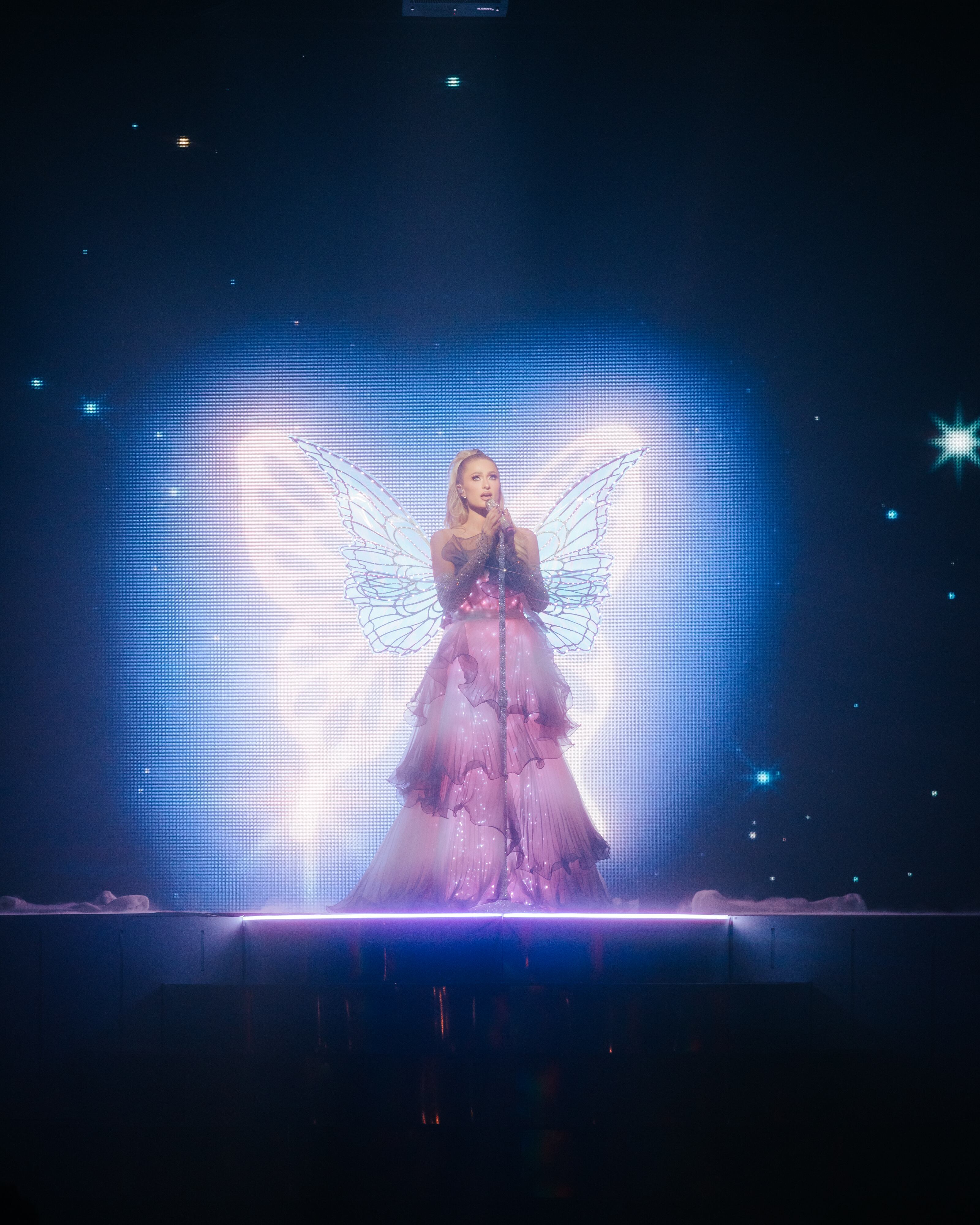 El documental Infinite Icon: A Visual Memoir de Paris Hilton se encuentra disponible en salas de cine seleccionadas de Colombia desde el 29 de enero de 2026.