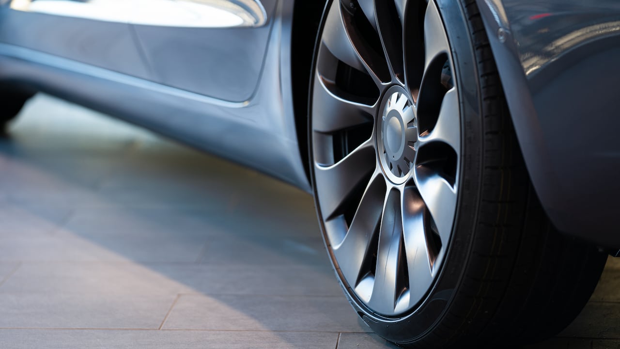 Los neumáticos especializados ayudan a optimizar el rendimiento y prolongar la vida útil de los vehículos eléctricos.