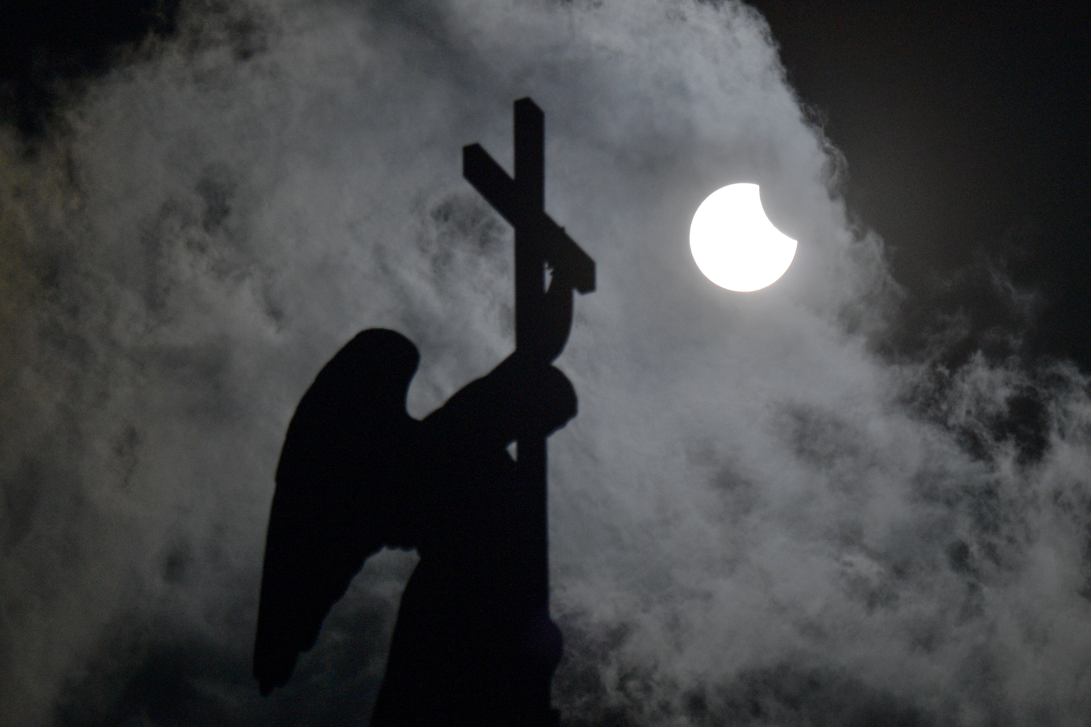 El primer eclipse del año iluminó el cielo con un juego de sombras inolvidable.