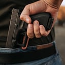 Policía que abatió a dos delincuentes vestía de civil y los gritos de su mamá y hermana lo alertaron (imagen de referencia).