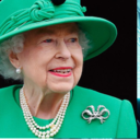 En 2021, un adolescente impulsado por una inteligencia artificial intentó asesinar, con una ballesta, a la Reina Isabel II.