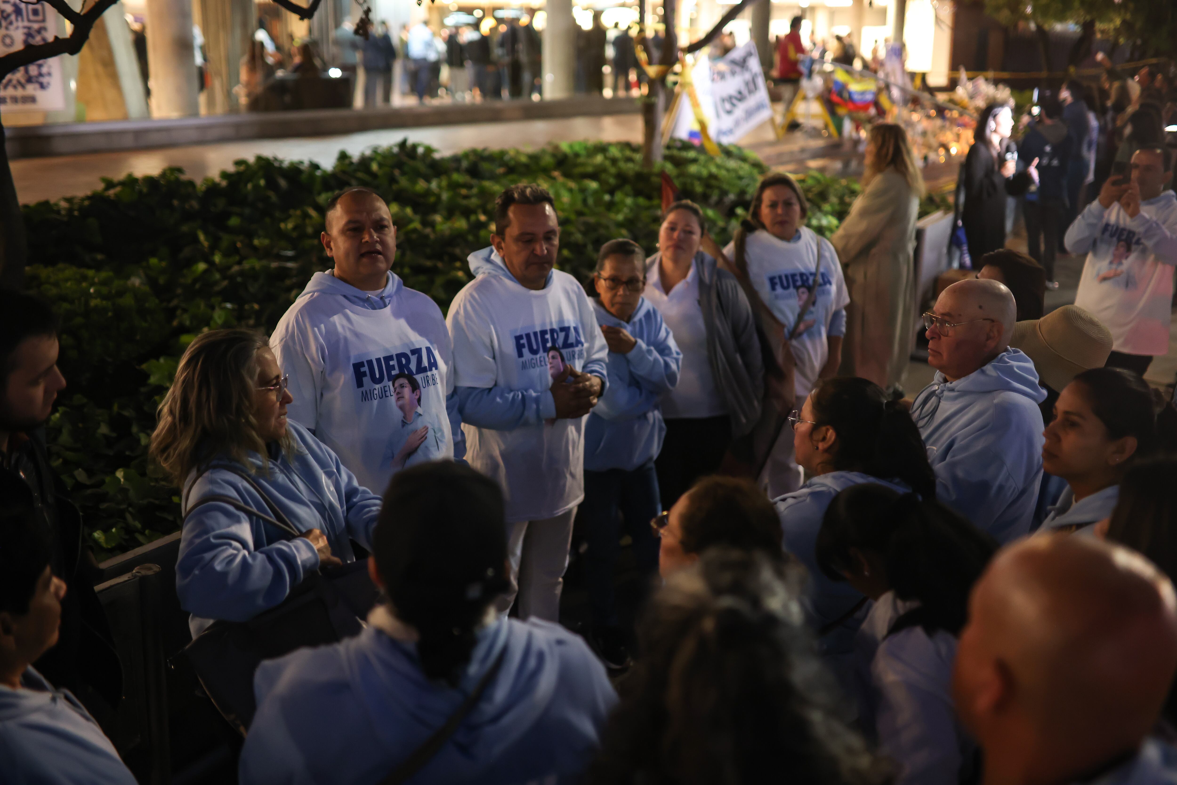 Jornada de oración por la salud de Miguel Uribe Turbay, en la Fundación Santa Fe.