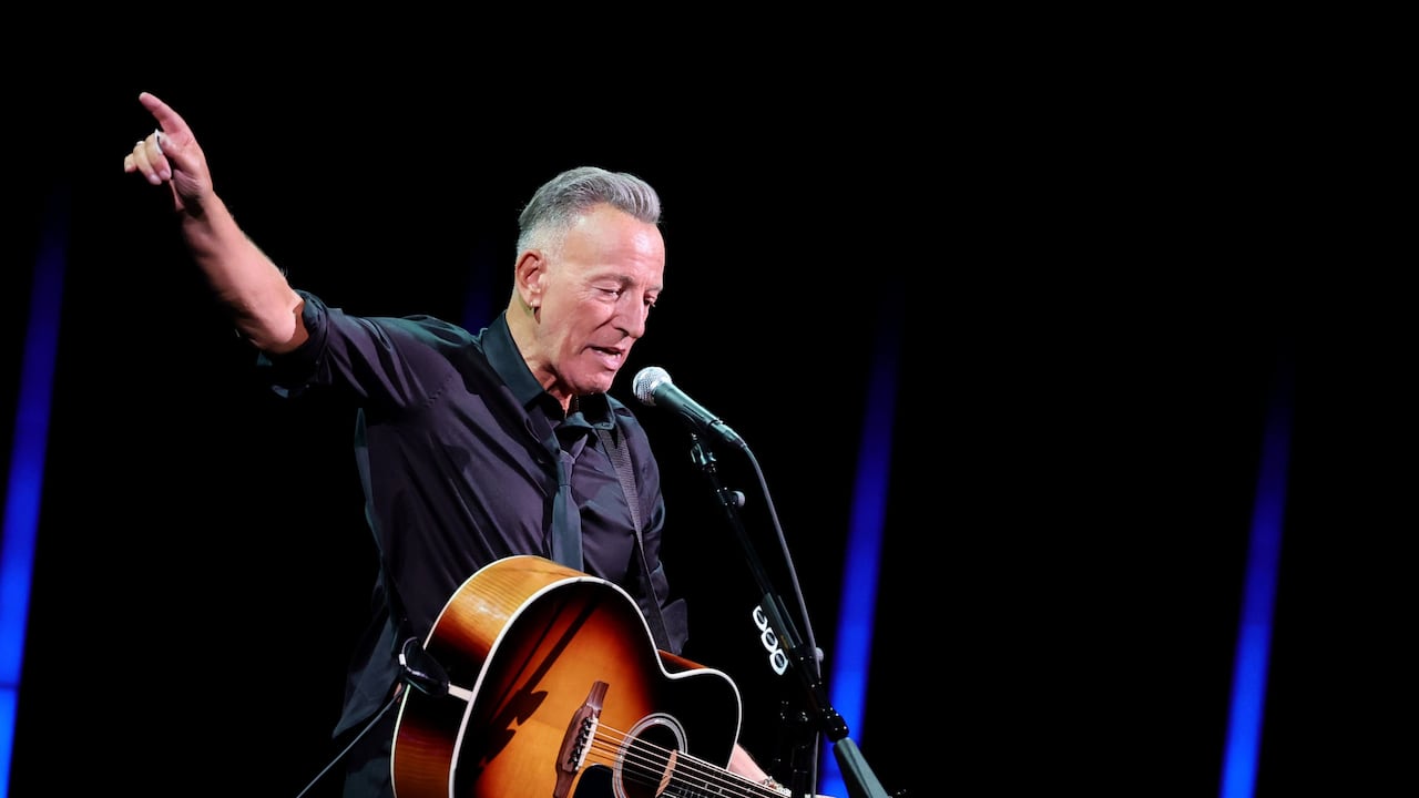 Bruce Springsteen se presenta en el escenario durante la 5.ª Gala Anual del Museo de la Academia de Cine, en octubre de 2025 en Los Ángeles, California.