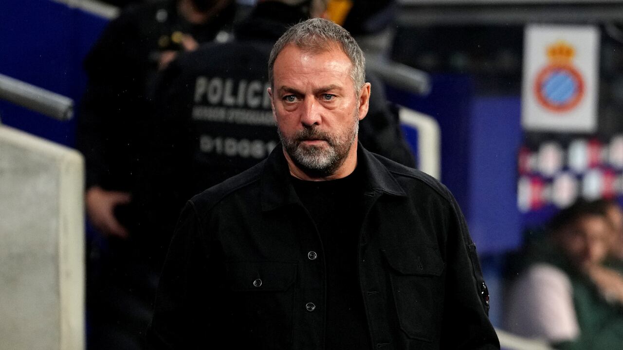 Hansi Flick, entrenador del Barcelona, se refiere a los posibles fichajes.
