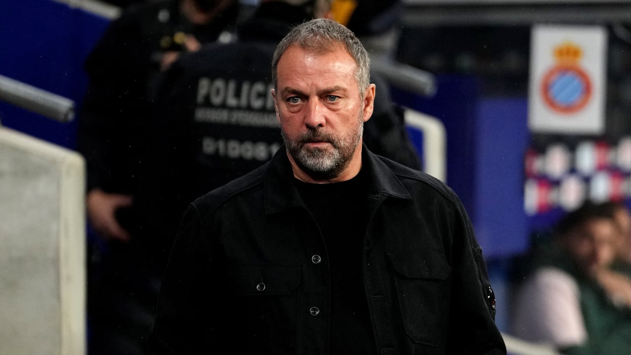 Hansi Flick, entrenador del Barcelona, se refiere a los posibles fichajes.