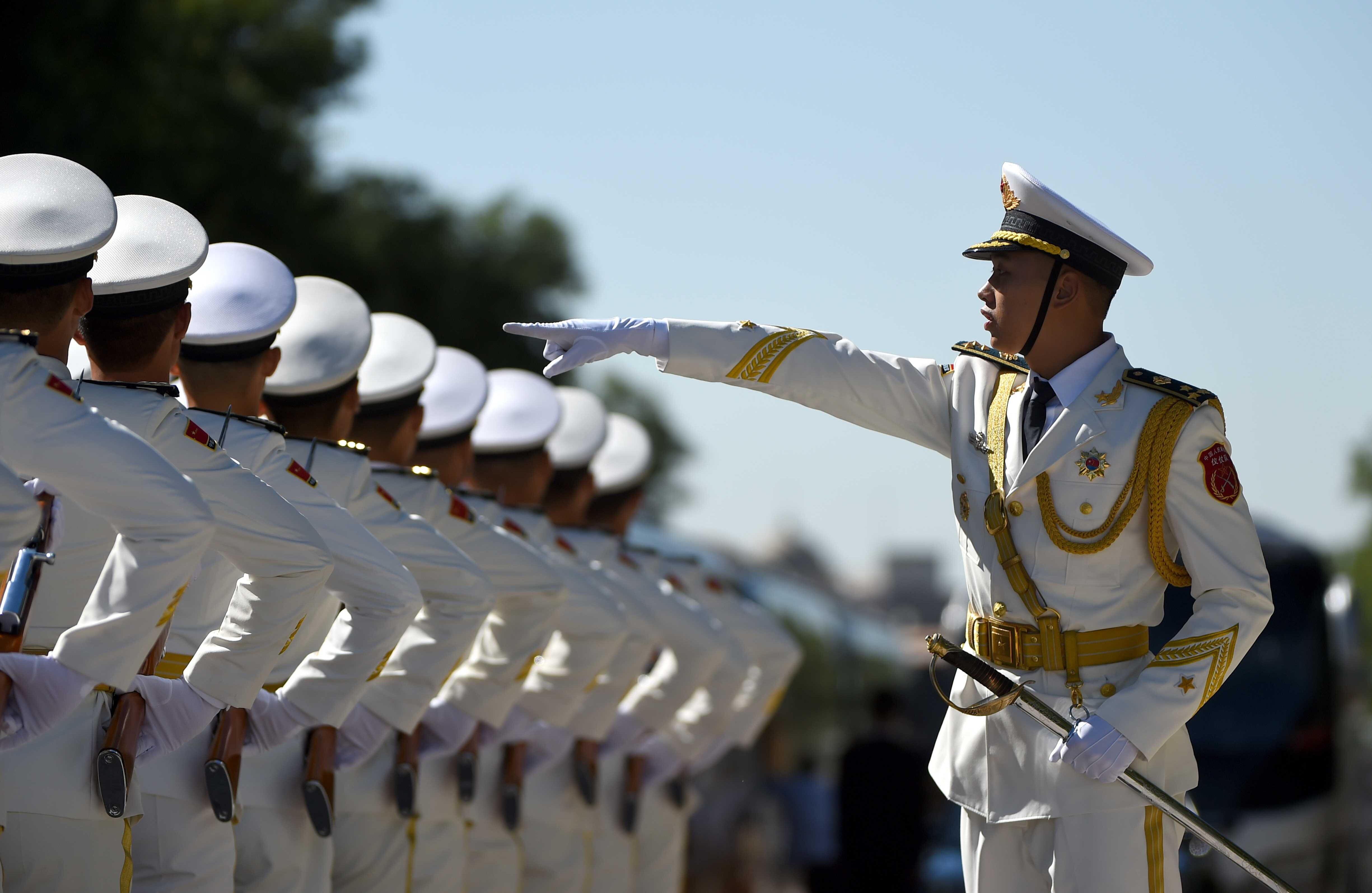 La guarda China en su trabajo por fortalecer relaciones diplomáticas y alianzas económicas prepara su guardia para recibir al primer ministro canadiense Justin Trudeau y llevar a cabo el evento G20.
