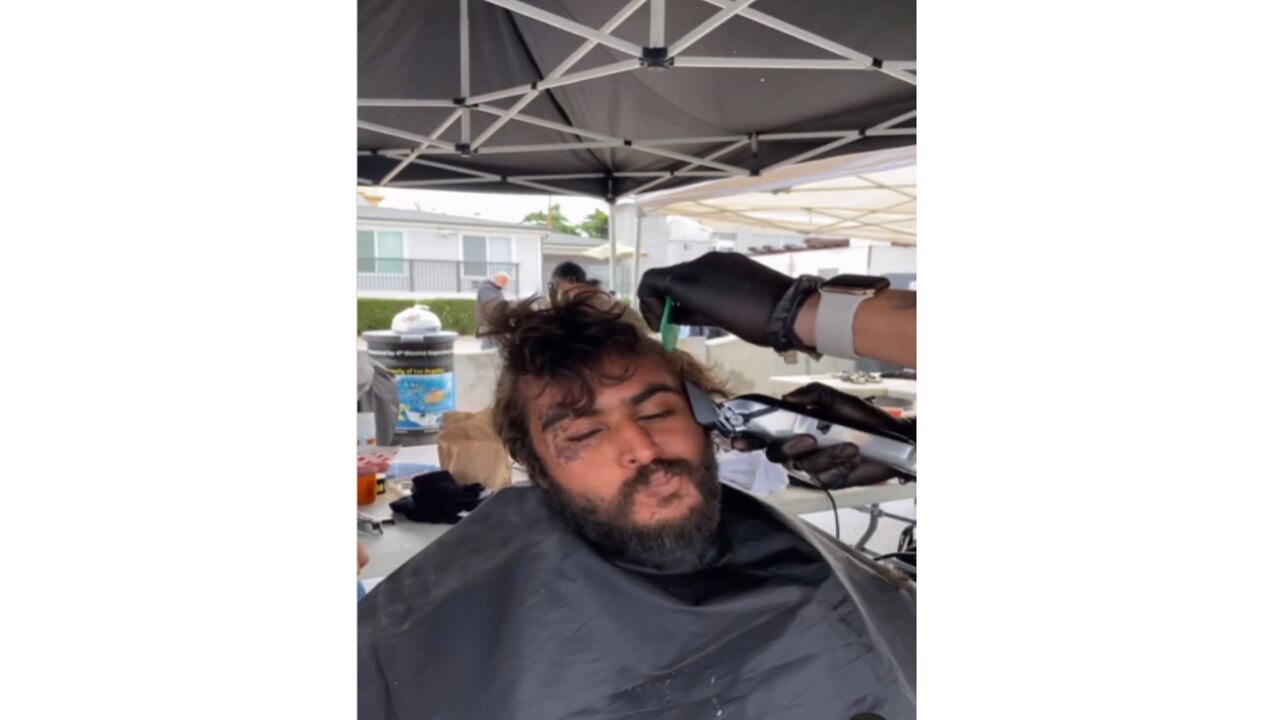 The mens groomer tiene establecida su sede en California, Estados Unidos, y brinda ayuda a personas en condición de calle y con adicciones. Foto: themensgroomer