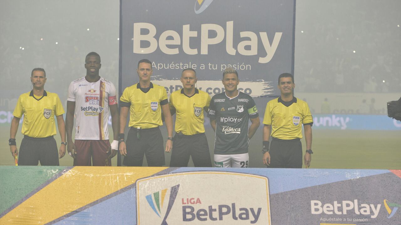 Wilmar Roldán fue el árbitro principal para el juego de ida en Palmaseca