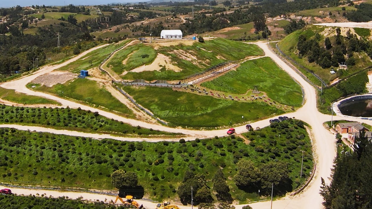 Urbaser ha intervenido las zonas clausuradas de residuos con el mejoramiento paisajístico que incluye la plantación de árboles nativos, senderos ecológicos y pérgolas naturales.