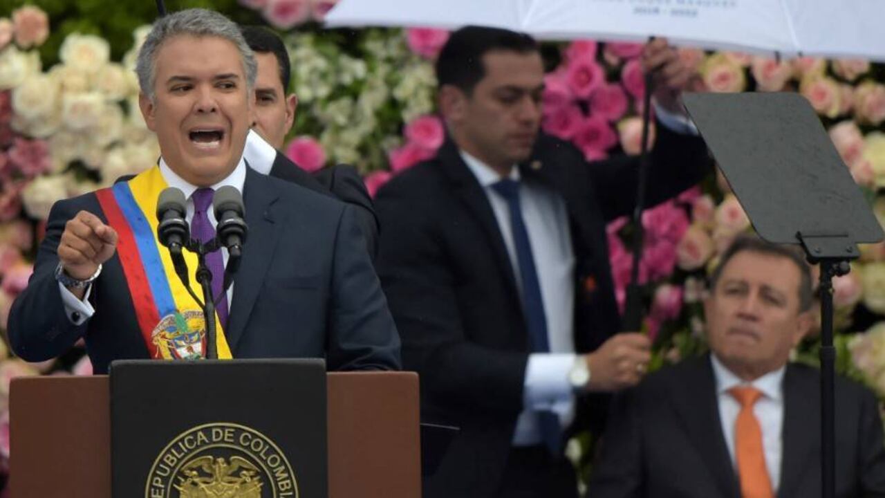 Iván Duque se posesionó hace un año en medio de un vendaval.