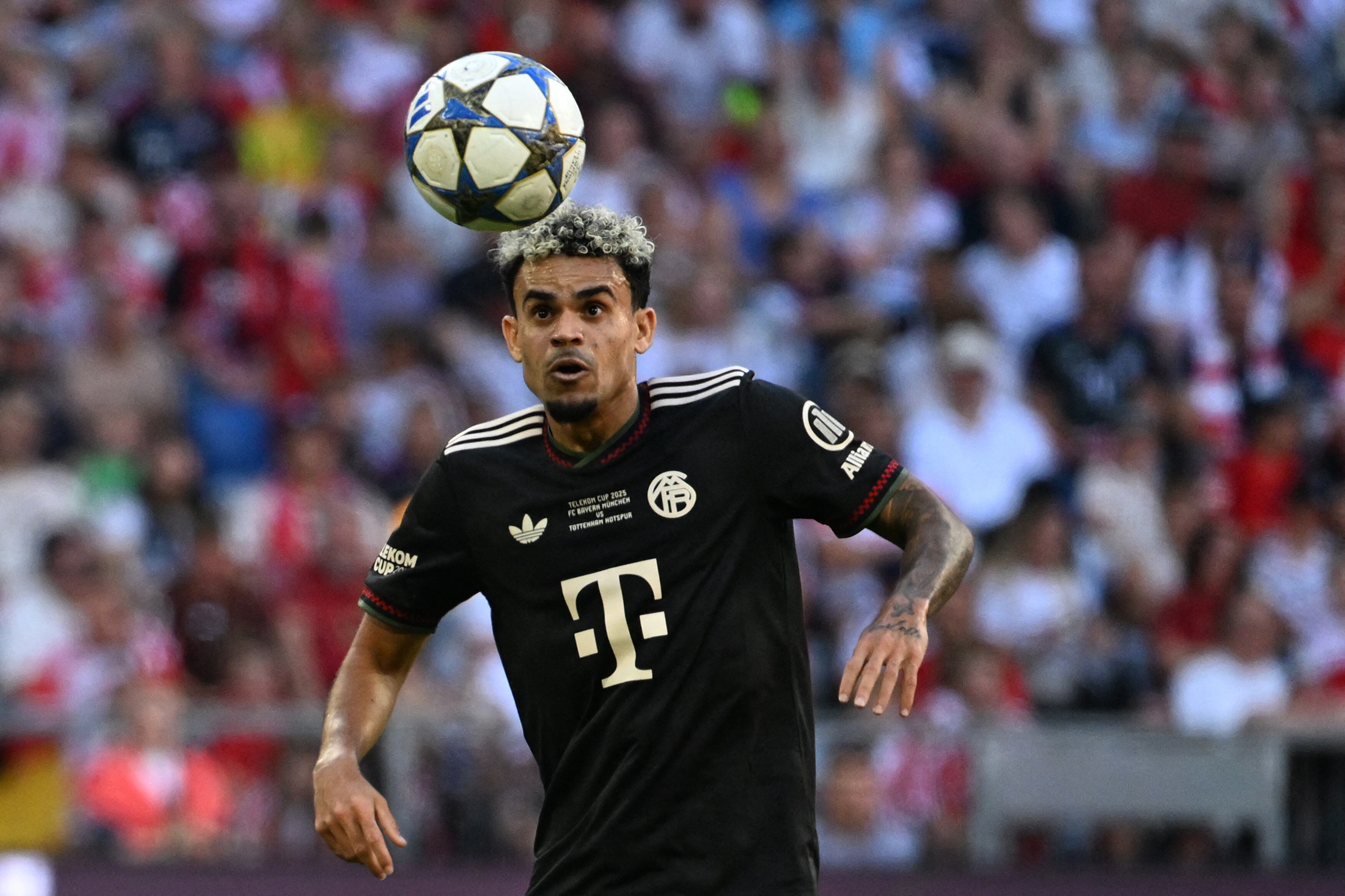Bayern Munich's Colombian forward #14 Luis Diaz goes for a header during a friendly football match between FC Bayern Munich and Tottenham Hotspur in Munich, southern Germany, on August 7, 2025. (Photo by LUKAS BARTH-TUTTAS / AFP)