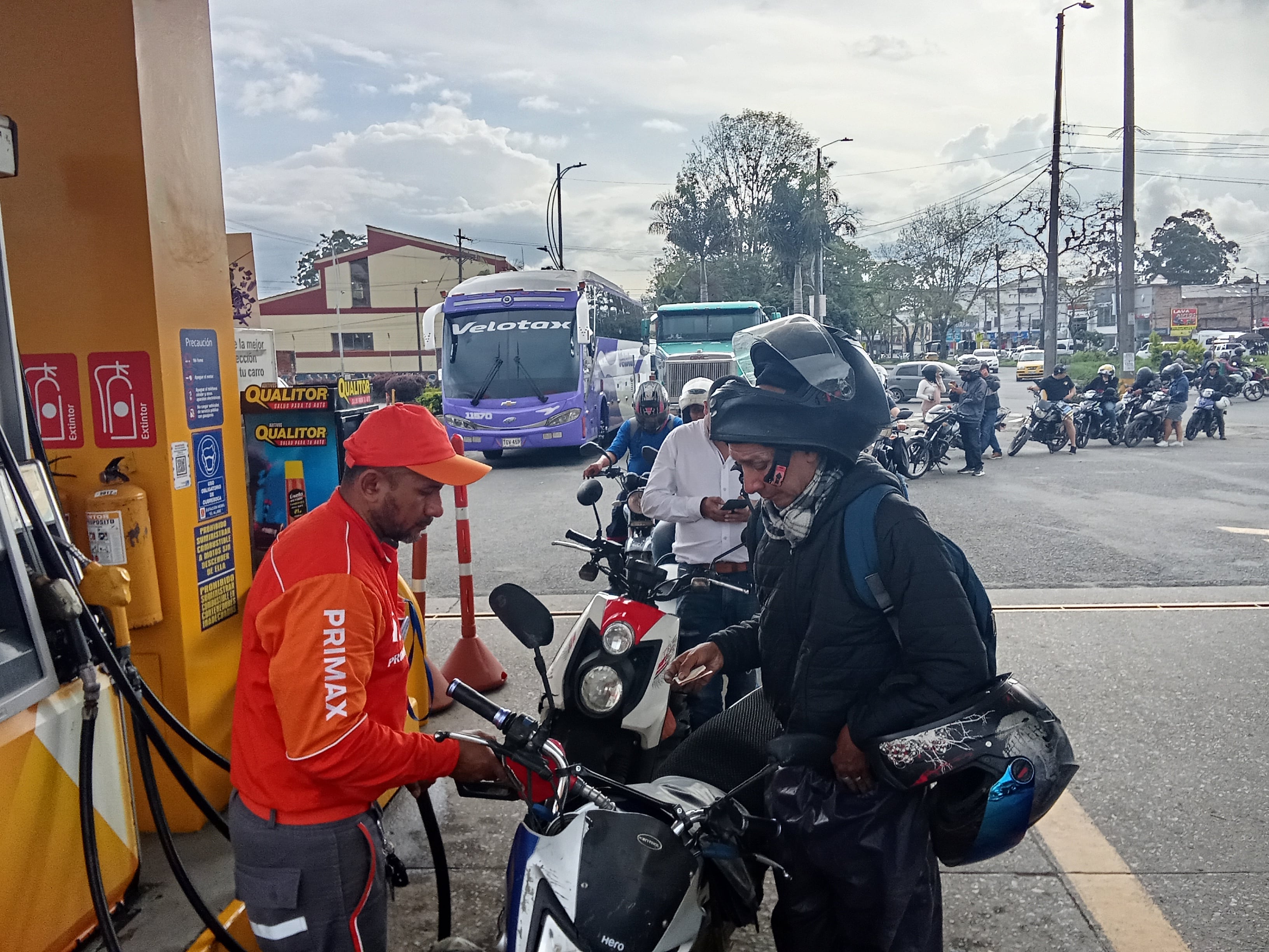 Panaroma en Popayán por escasez de gasolina por bloqueo en la vía Panamericana