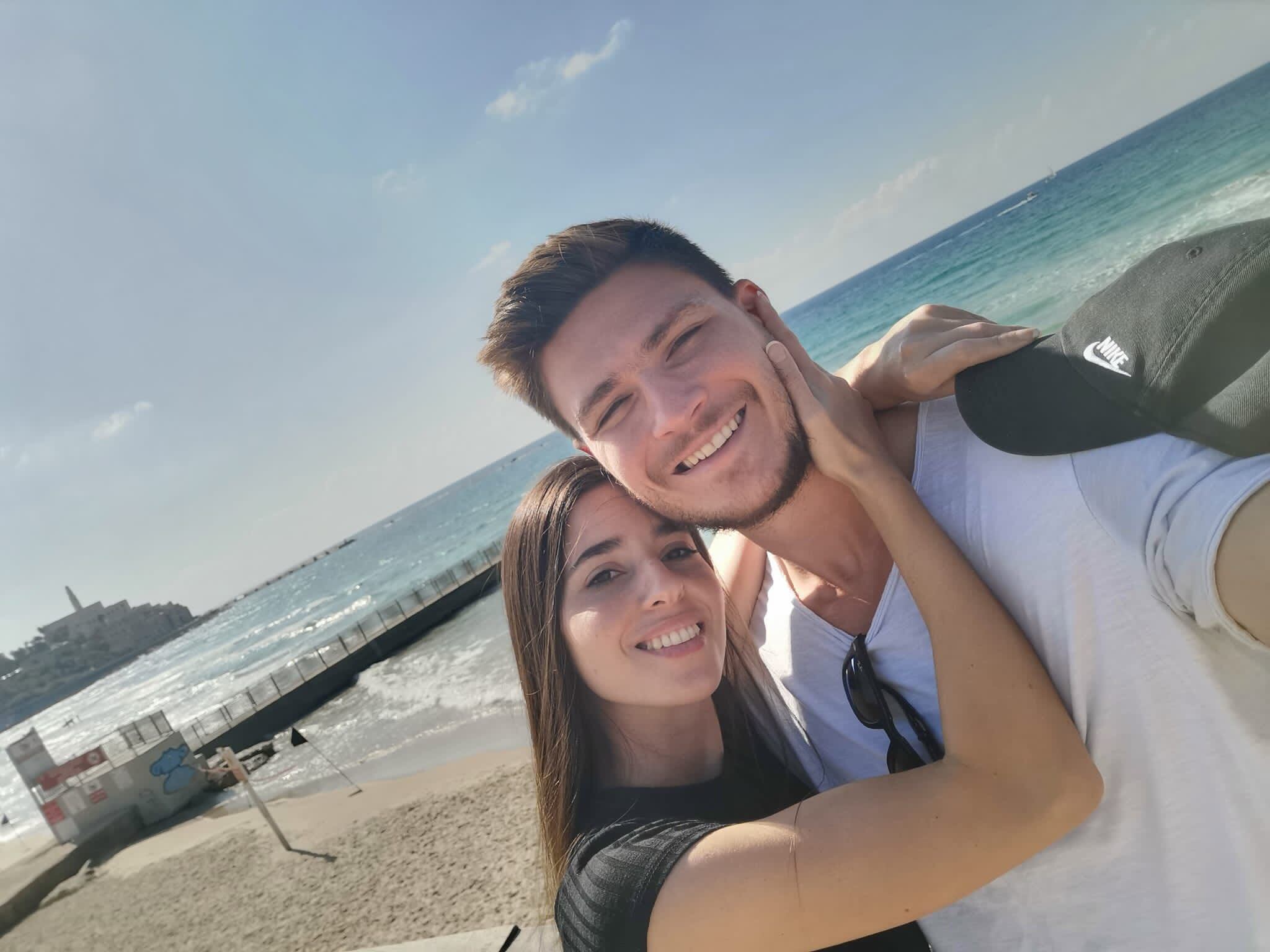 Sapir Cohen, que fue liberada del cautiverio de Hamás, le escribe a su socio, Sasha Troufanov, que sigue como rehén en Gaza: "Han pasado demasiados días desde la última vez que te vi, cariño"