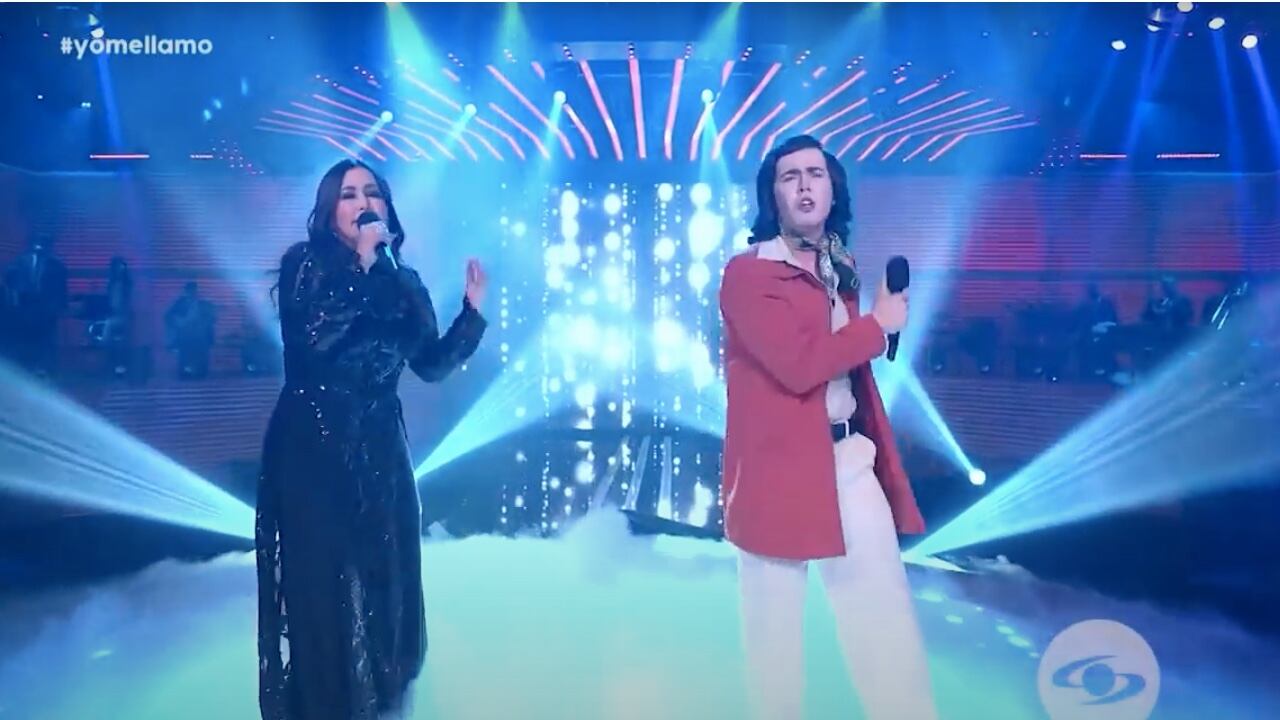 La cantante de música popular colombiana subió al escenario junto al imitador de Camilo Sesto