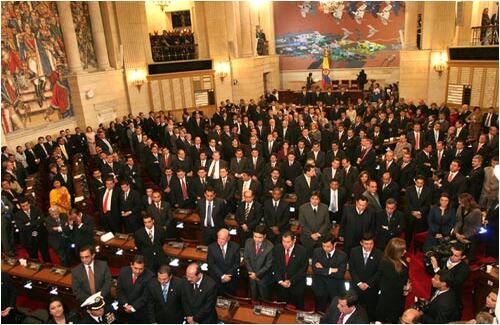 Luego se dirigió al Capitolio Nacional, en donde el Congreso Pleno aguardaba para escuchar el discurso inaugural de su segundo mandato.
