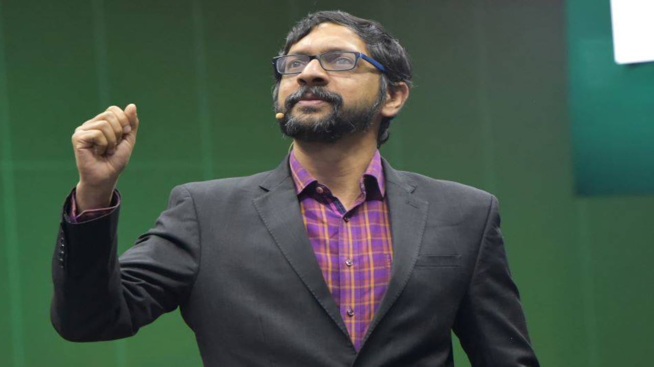 Krish ha diseñado, construido e implementado aplicaciones de recursos humanos y plataformas de microaprendizaje para 400.000 asociados de la empresa.