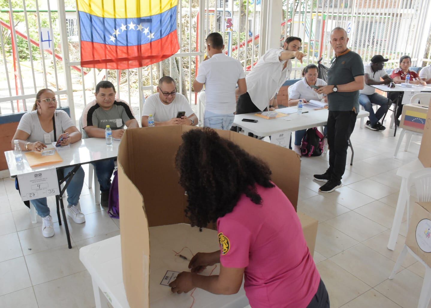 En el Polideportivo Las Orquídeas de Cali, Se llevaron a cabo las Elecciones Primarias de la República Bolivariana de Venezuela, con una asistencia masiva por parte de la comunidad venezolana residente en nuestra ciudad.
