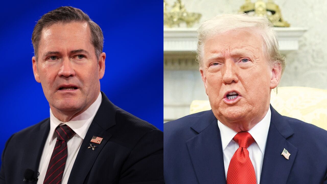 Mike Waltz y Donald Trump.