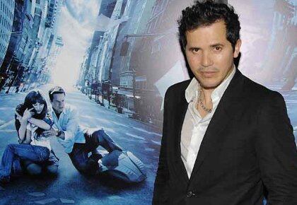 El colombiano cuenta que se la ha pasado buscando “el sí de los ejecutivos”. Y desempolva una frase que aún lo hiere: “Hace diez años uno de ellos me dijo: ‘No tenemos que perseguir a la audiencia latina, porque la audiencia latina ya viene a nosotros. Ya tenemos su dinero’”.