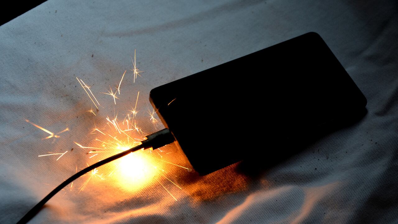 Tener en cuenta estos factores es clave para mantener tanto los cargadores como los dispositivos funcionando.