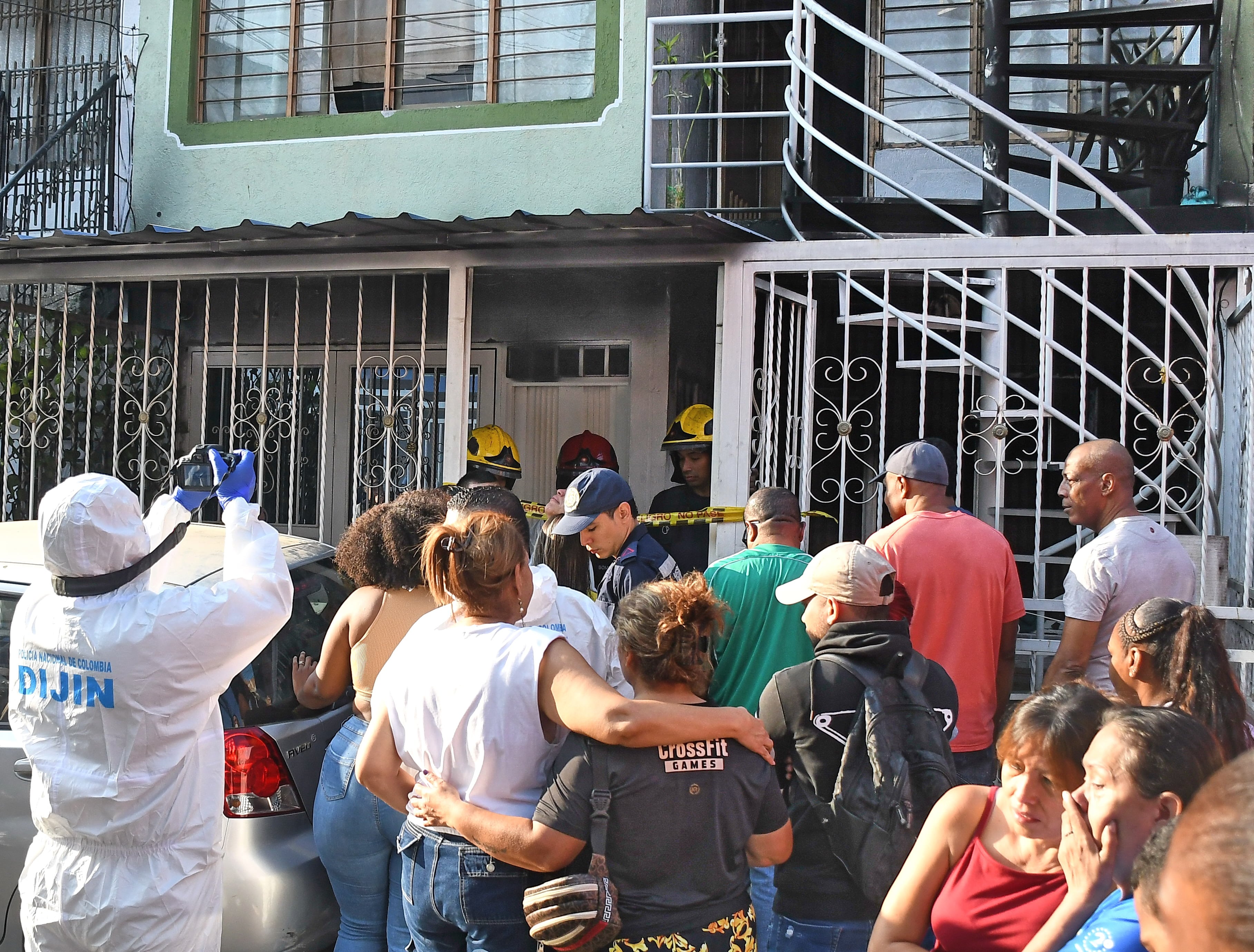 Cali: Cuatro personas muertas,  miembro de una  misma familia y una niña en muy grave estado dejo el  incendio de una vivienda en horas de la madrugada en el barrio El Guabal. foto José L Guzmán. EL País