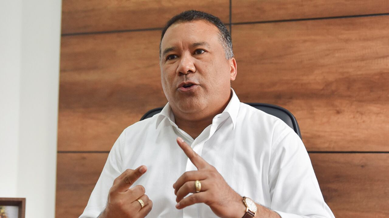 El gobernador de Arauca, José Facundo Castillo, apoya que el Gobierno compre aviones nuevos para defender la soberanía.