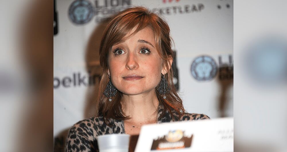  Allison Mack, actriz de la serie Smallville, convirtió a India en su esclava sexual. Espera condena. 