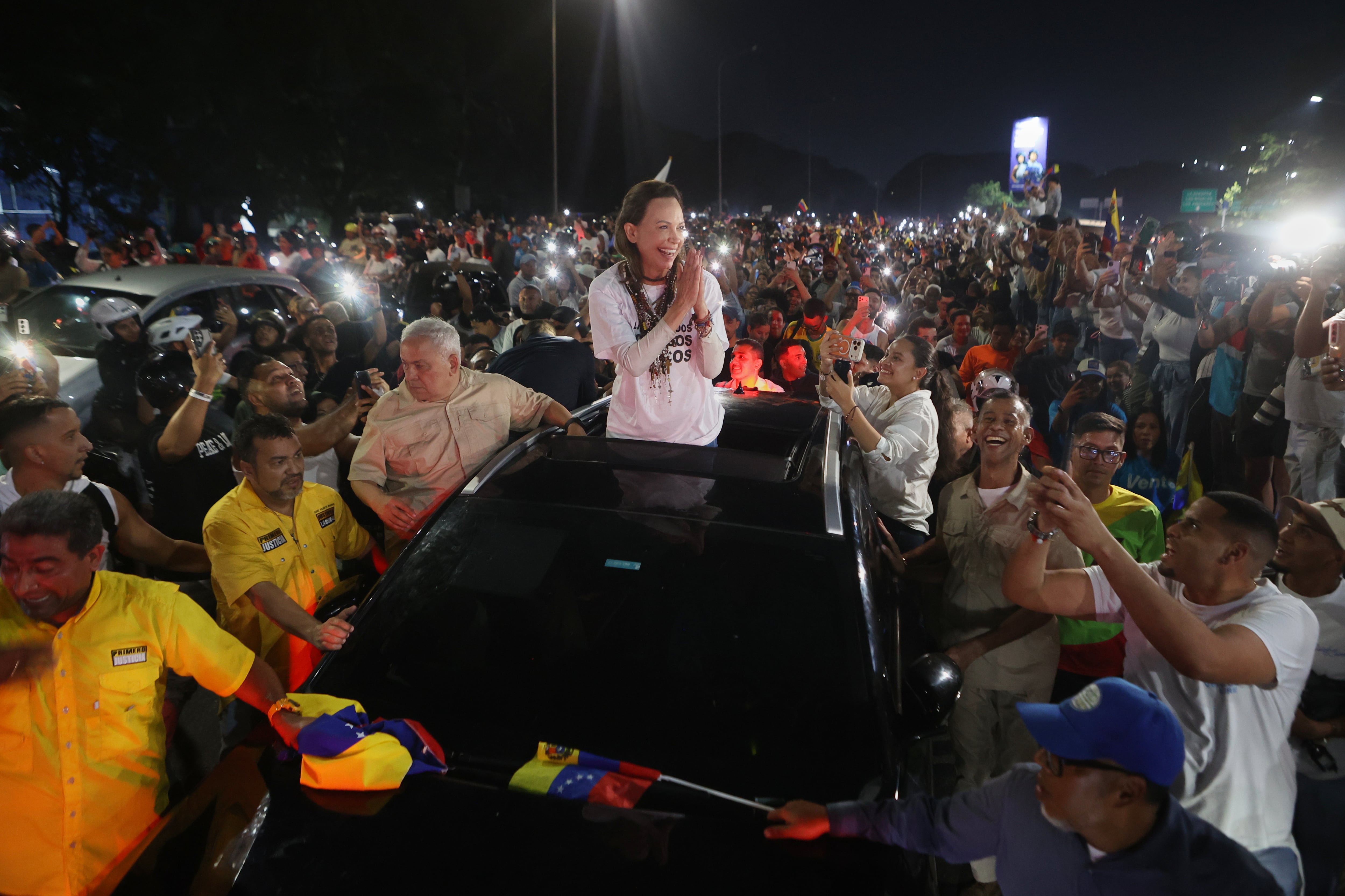 La líder de la oposición venezolana y premio Nobel de la Paz, María Corina Machado, llega a Caracas.