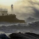 El fenómeno tropical está paralizando el tráfico aéreo y ya deja seis muertos