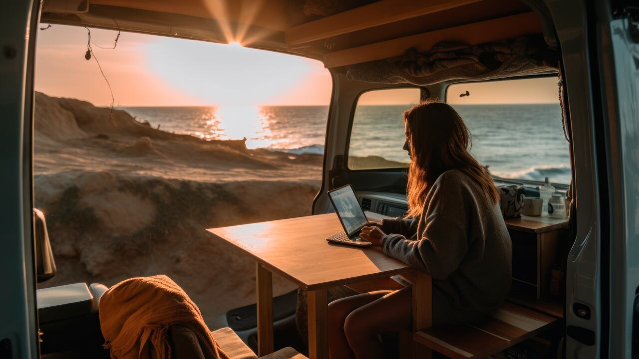 En la oficina del mundo, Crónica Nómadas digitales, Especial Colimbia país de oportunidades